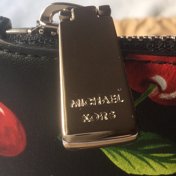 🍒MICHAEL KORS COLLECTION CHERRY LEATHER WRISTLET - Picture 7 of 10